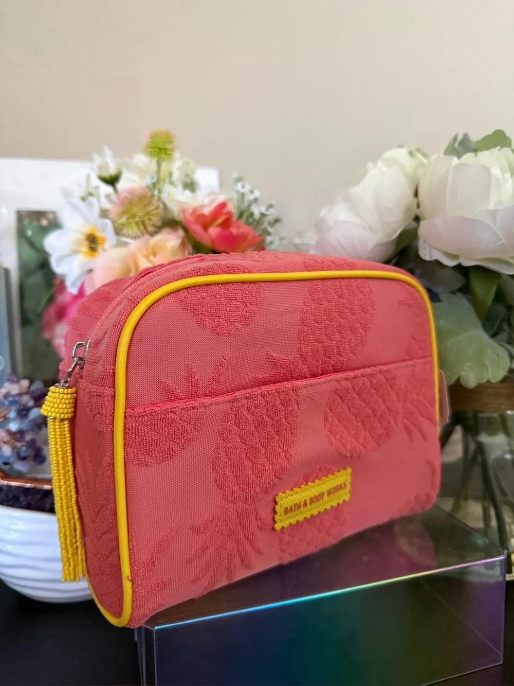 🆕🍍 BATH & BODY WORKS LIMITED EDITION PINK PINEAPPLE COSMETIC BAG. BRAND NEW. - Picture 7 of 8
